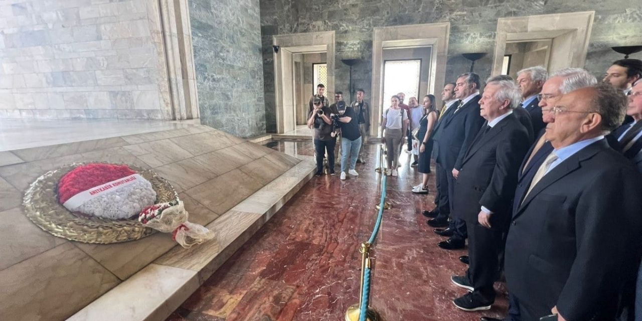 Fenerbahçe Başkan Adayı Aziz Yıldırım'dan Anıtkabir Ziyareti!