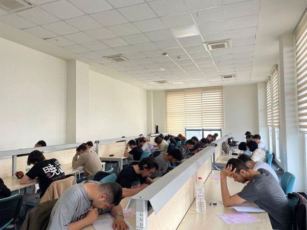 Altındağ Belediyesi Kütüphanelerindeki Başarılı Öğrenciler, YKS'de Türkiye Geneli İlk 1000'e Girdi