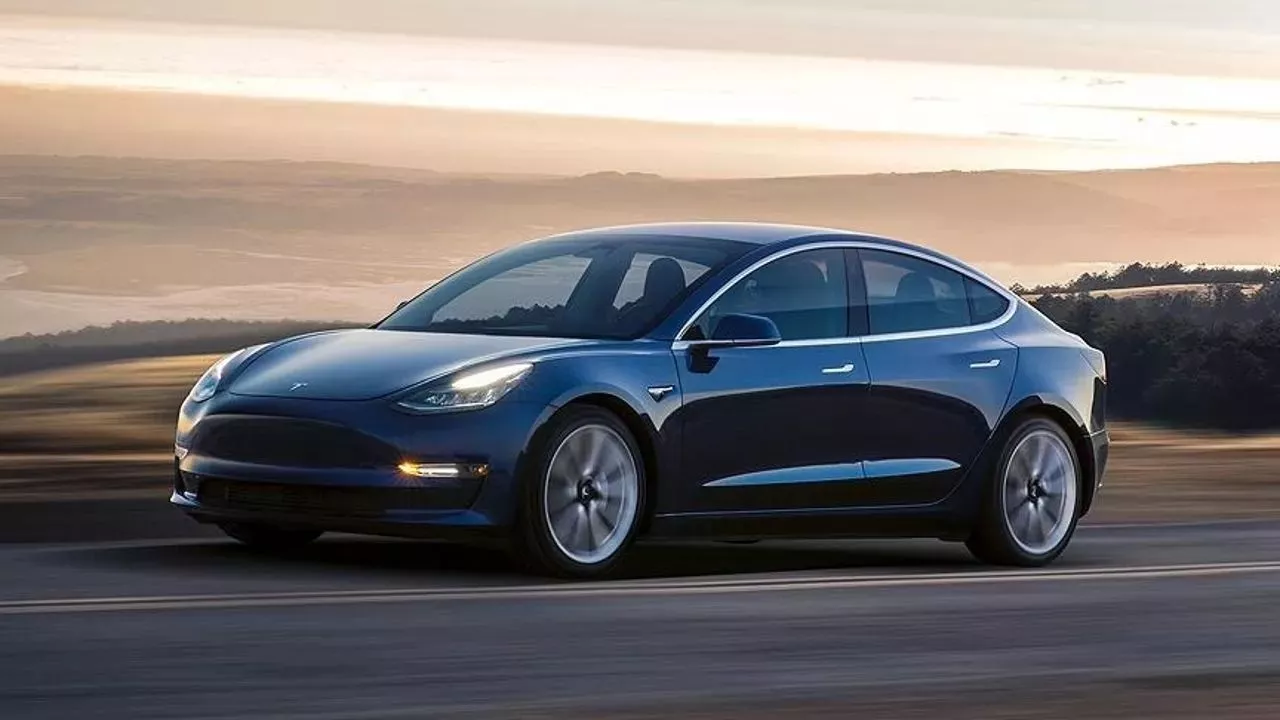 Tesla Model Y SR RWD Resmen Türkiye'de Satışta Fiyatı 1.700.000 TL