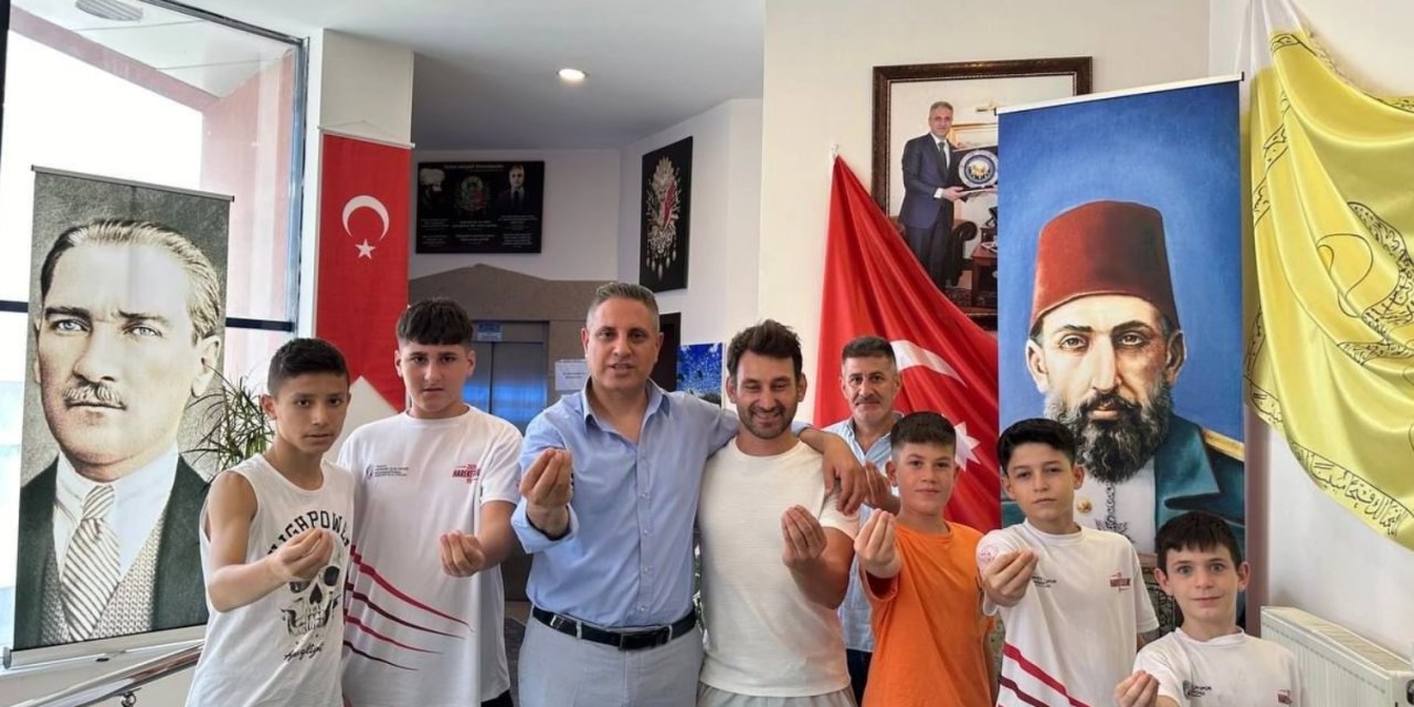 Osmanlı Ocakları Başkanı Canpolat, İstanbul'dan Gelen Güreşçileri Ağırladı
