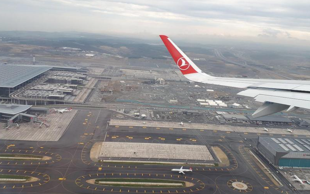 Yağışlar Etkisini İyice Gösterirken Havalimanı Ulaşımları Zorlaştı