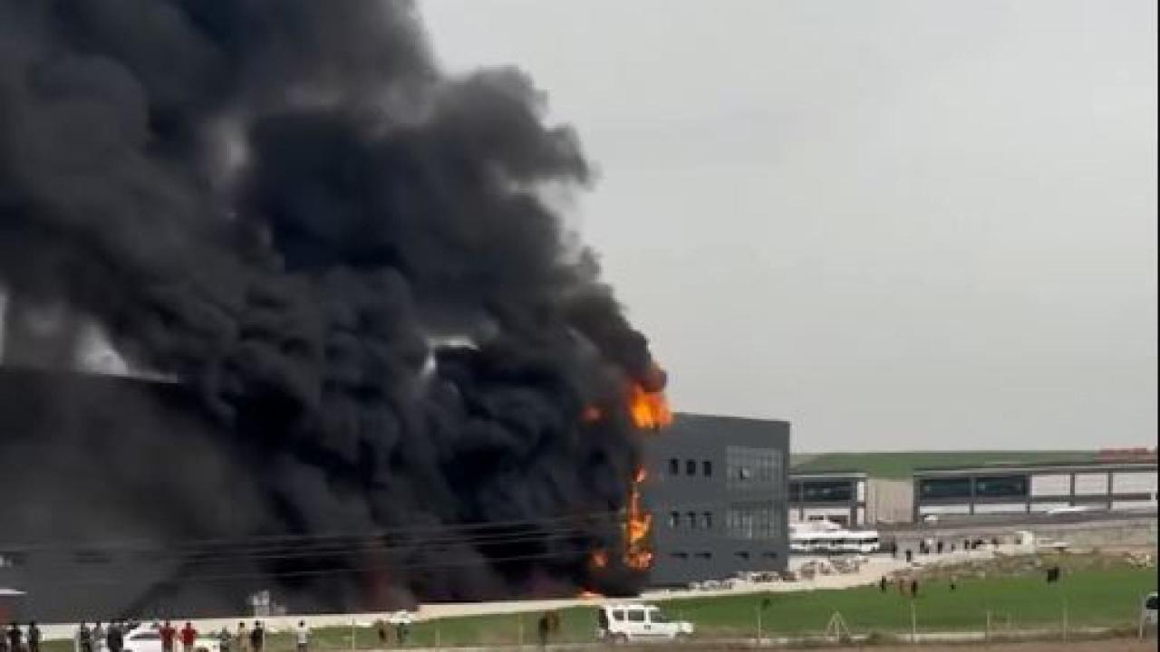 Ankara Akyurt'ta fabrika yandı