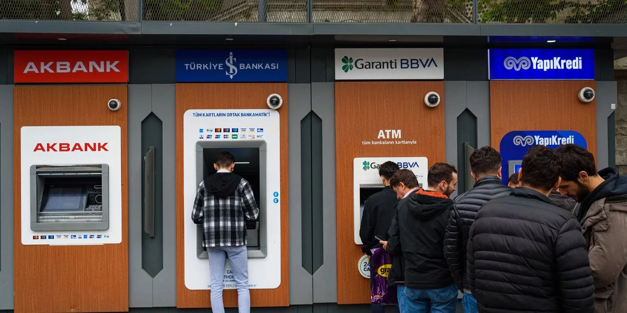 ATM'den Para Çekenler İçin Yeni Düzenleme: 10 ve 20 TL Tarih Oluyor